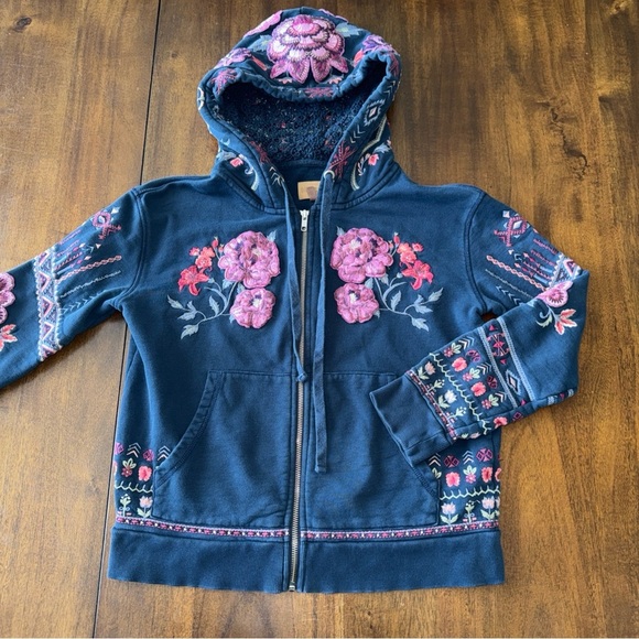 DRIFTWOOD Tops - Driftwood Teddy Navy Blue Hooded Sweater Floral Embroidered Design Women's XS